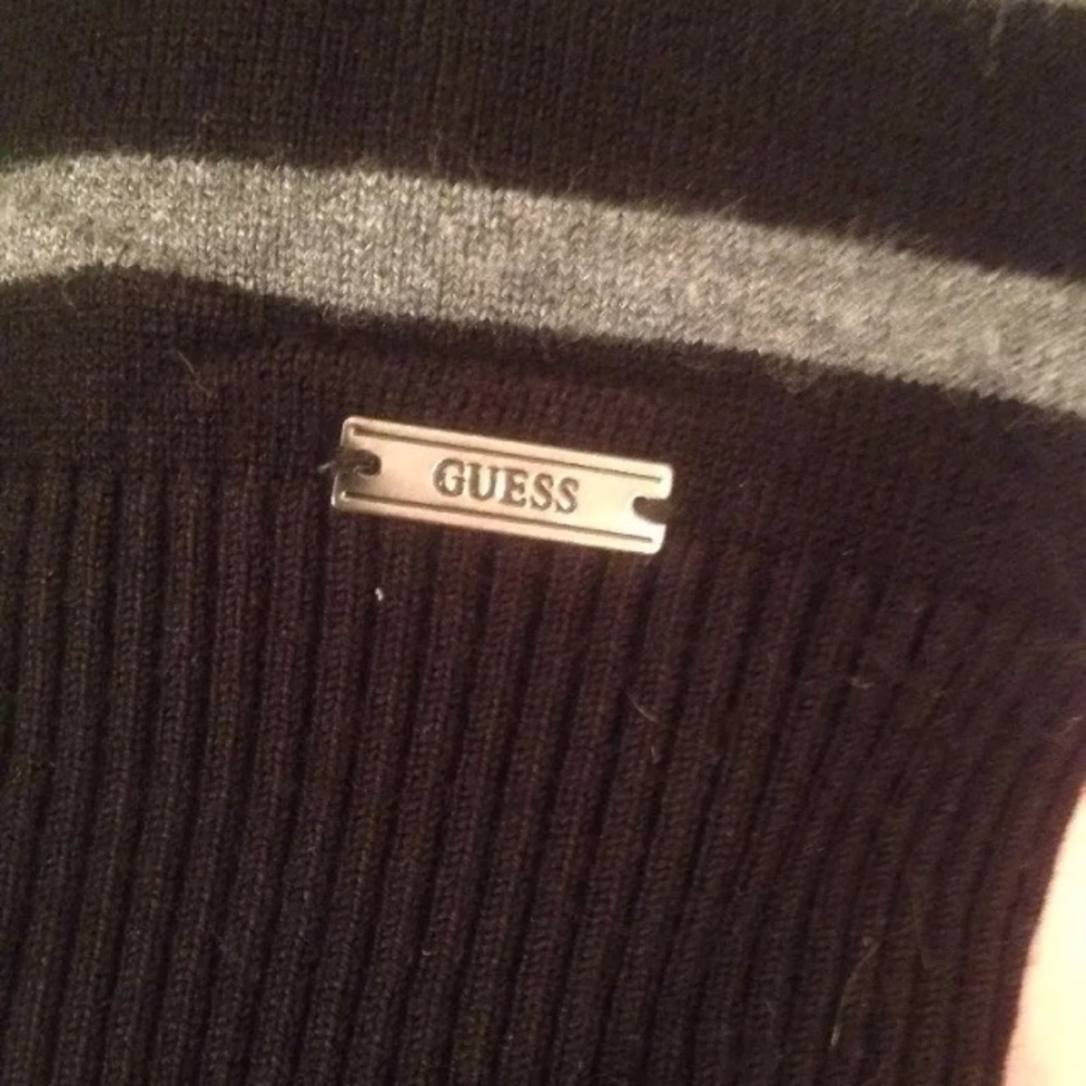❣️GUESS Sweater❣️ - Picture 6 of 7